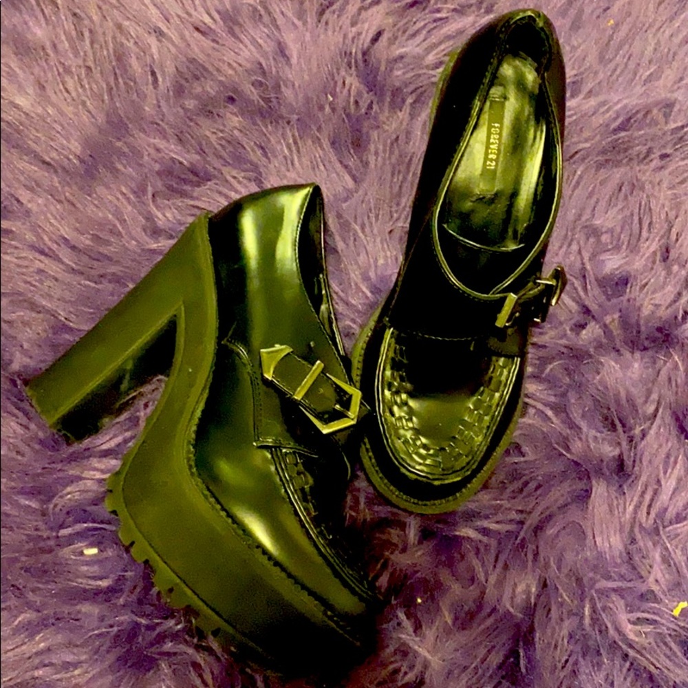Dress shoes